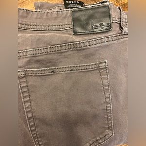 Liver pool Mens jeans. Color is “Deep Earth” a brownish color. Size 40/30